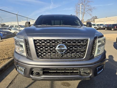 Used 2019 Nissan Titan PRO-4X w/ Pro-4x Convenience Package image 12