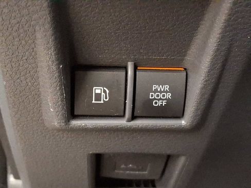 Used 2021 Toyota Sienna XLE w/ XLE Plus Package image 24