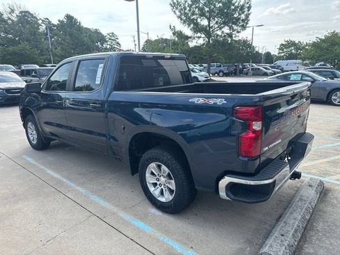 Used 2022 Chevrolet Silverado 1500 LT AWD/4WD image 8