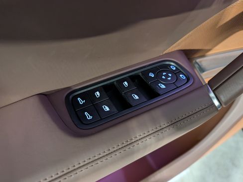 Certified 2022 Porsche Cayenne Turbo AWD/4WD image 21