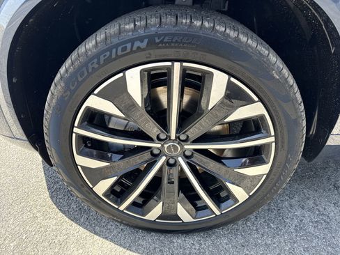 New 2026 Volvo XC90 T8 Ultra w/ Protection Package Premier image 9