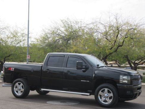 Used 2014 Chevrolet Silverado 2500 LTZ w/ LTZ Plus Package image 4