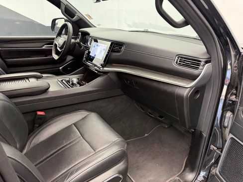 Used 2024 Jeep Wagoneer L Series III w/ Flexible Seating Group AWD/4WD image 71