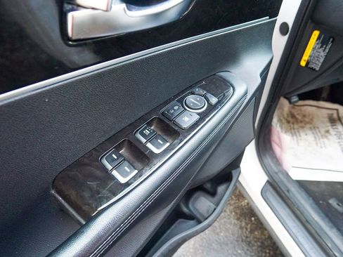 Used 2016 Kia Sorento LX image 15