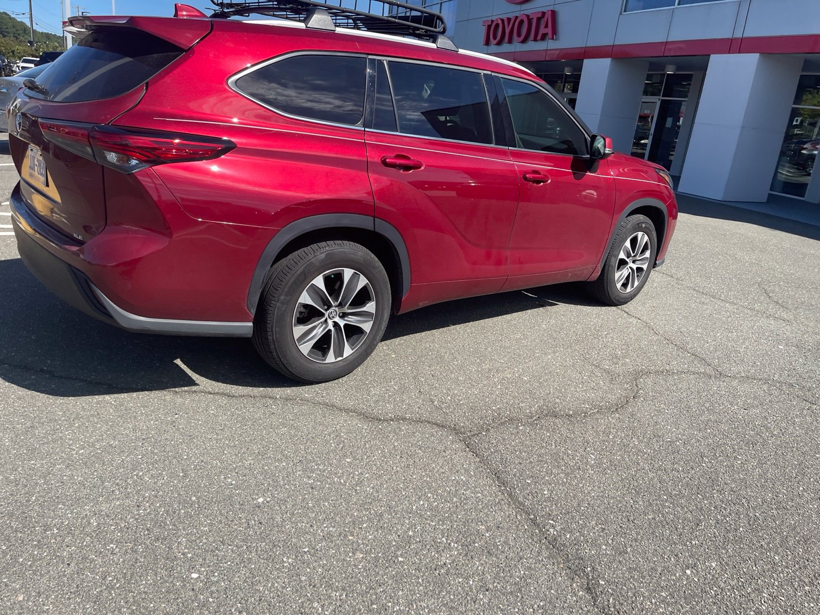 Used 2022 Toyota Highlander XLE FWD image 20