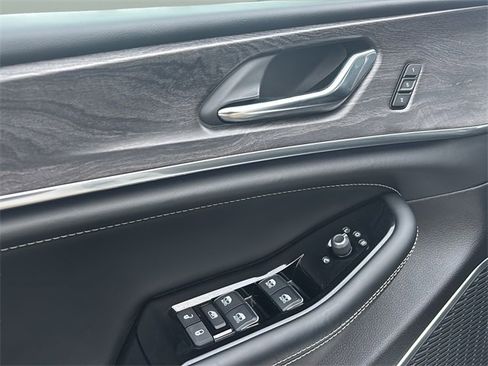 Used 2024 Jeep Grand Cherokee Overland image 25