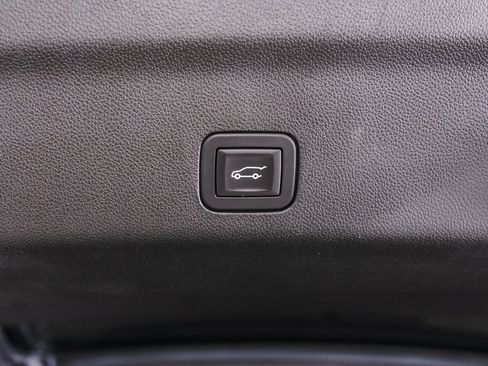 Used 2025 Chevrolet Tahoe High Country AWD/4WD image 40