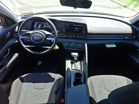 New 2025 Hyundai Elantra SE image 10