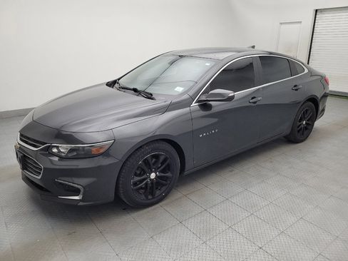 Used 2017 Chevrolet Malibu LT FWD image 2