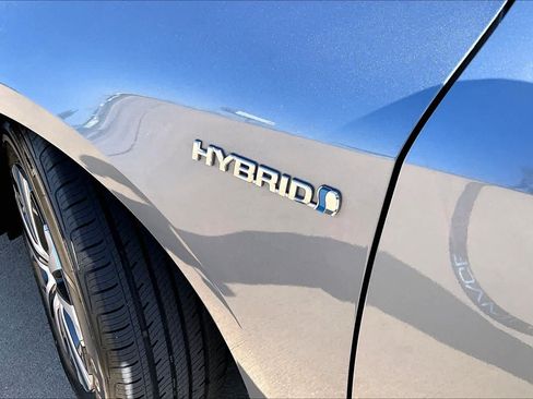 Used 2021 Toyota Corolla LE FWD image 32