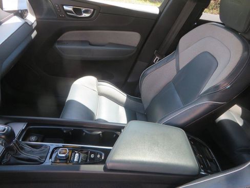 Used 2020 Volvo XC60 T6 R-Design image 26