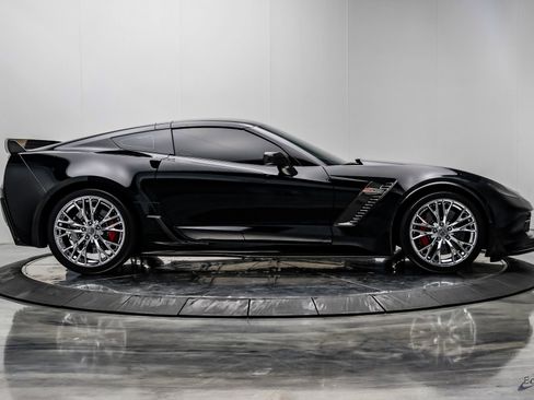 Used 2015 Chevrolet Corvette Z06 w/ 3LZ Preferred Equipment Group image 27