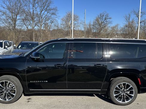 Used 2024 Jeep Wagoneer L Series III w/ Premium Group I image 7