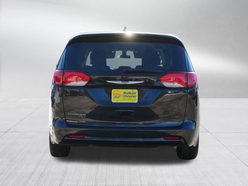 Used 2022 Chrysler Voyager LX image 6