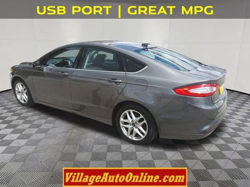 Used 2013 Ford Fusion SE FWD image 2