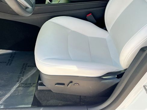 Used 2025 Tesla Model Y Long Range AWD/4WD image 17