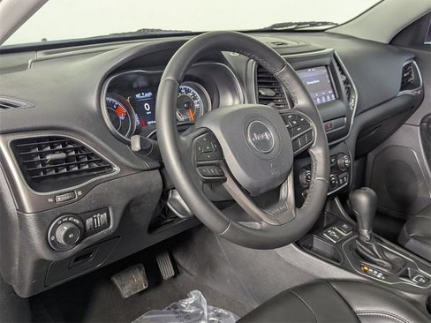 Used 2020 Jeep Cherokee Latitude Plus image 11