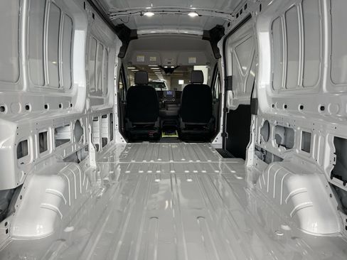 New 2024 Ford Transit 250 148 Medium Roof image 35