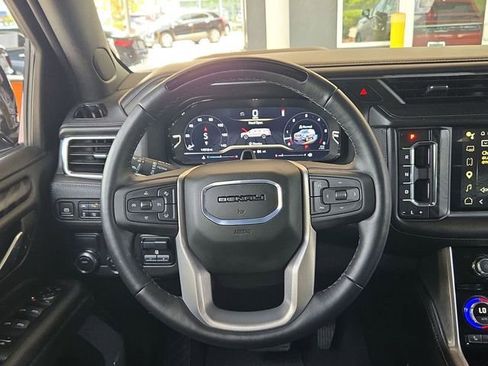 Used 2024 GMC Yukon Denali w/ Advanced Technology Package RWD image 11