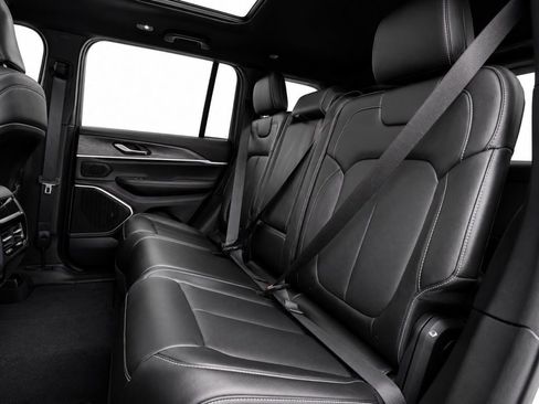 Used 2024 Jeep Grand Cherokee Limited 4xe w/ Luxury Tech Group II AWD/4WD image 21