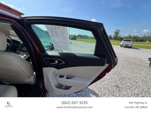 Used 2015 Chrysler 200 Limited FWD image 22