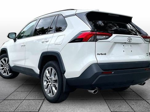 Used 2021 Toyota RAV4 XLE Premium AWD/4WD image 4