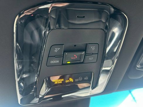 Used 2021 Toyota Venza XLE w/ Softex Package AWD/4WD image 26