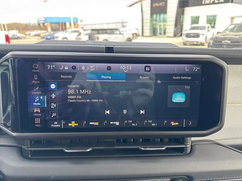 Used 2025 Jeep Wrangler Unlimited Sahara w/ Safety Group image 17