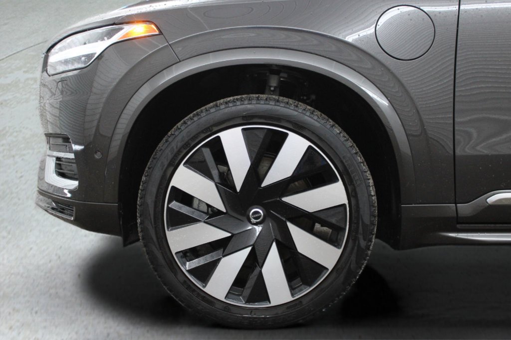Used 2023 Volvo XC90 T8 Ultimate w/ Protection Package Premier AWD/4WD image 6