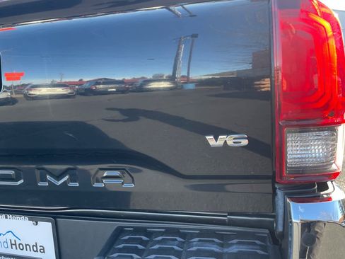 Used 2019 Toyota Tacoma SR5 image 12