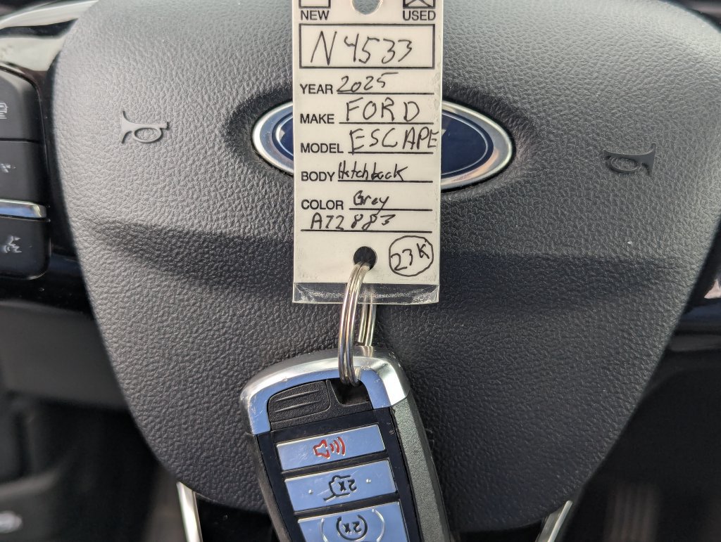 Used 2025 Ford Escape Platinum AWD/4WD image 43