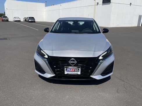 Used 2024 Nissan Altima 2.5 SV FWD image 8