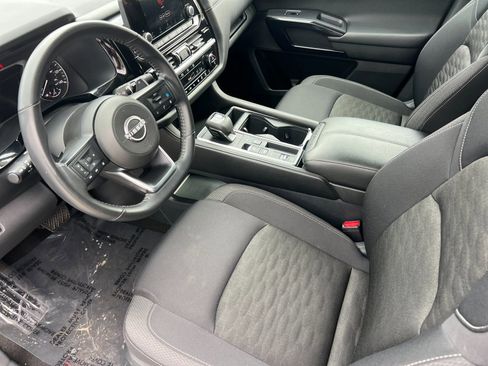 Used 2025 Nissan Pathfinder SV image 9