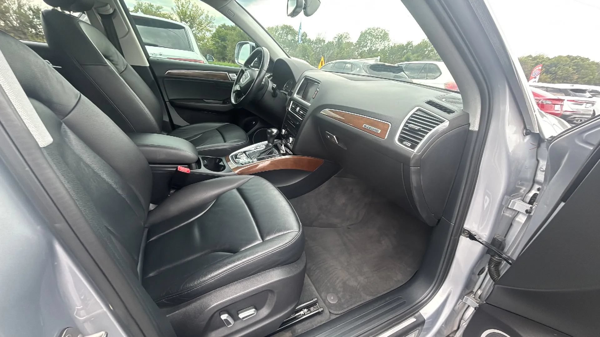 Used 2016 Audi Q5 2.0T Premium Plus w/ Technology Package AWD/4WD image 2