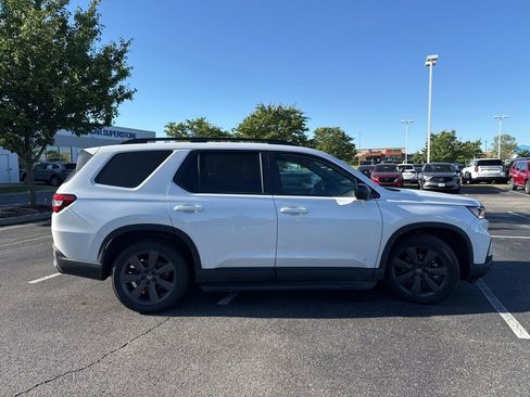 Used 2025 Honda Pilot Sport image 11
