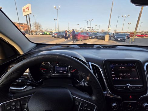 Used 2020 Chevrolet Equinox LT image 25