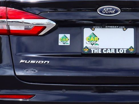 Used 2020 Ford Fusion SE image 18