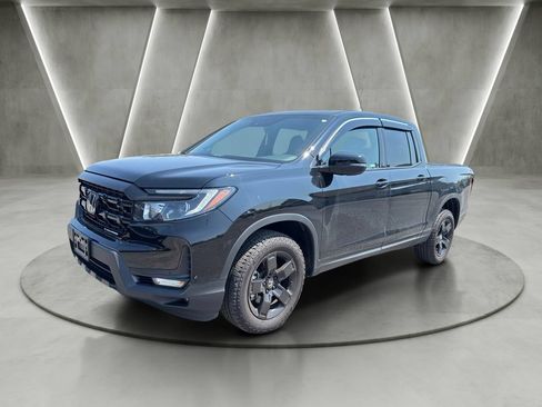 Used 2025 Honda Ridgeline Black Edition image 3