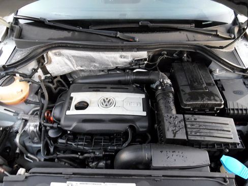 Used 2012 Volkswagen Tiguan SE image 25
