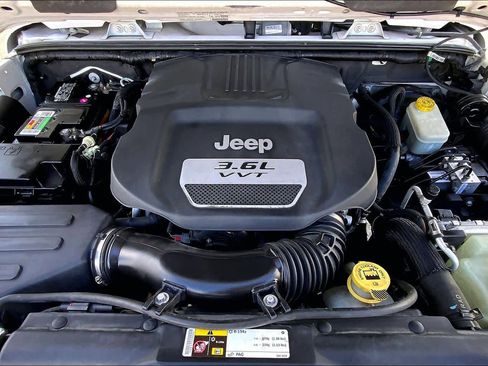 Used 2013 Jeep Wrangler Unlimited Sahara w/ Connectivity Group AWD/4WD image 27