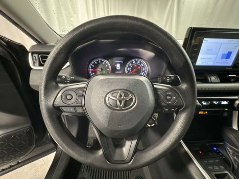 Used 2021 Toyota RAV4 LE image 22