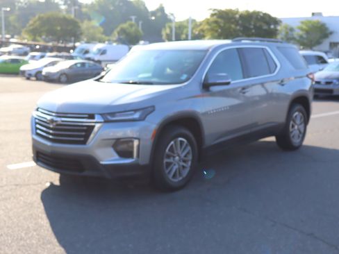 Used 2023 Chevrolet Traverse LT FWD image 16