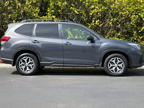 Used 2020 Subaru Forester Premium w/ Popular Package #1 AWD/4WD image 3