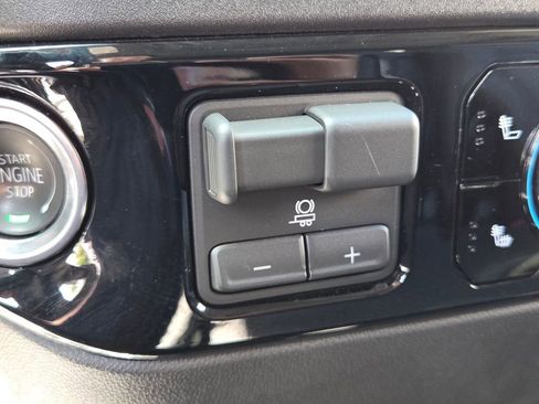 Used 2026 GMC Sierra 1500 SLT AWD/4WD image 28