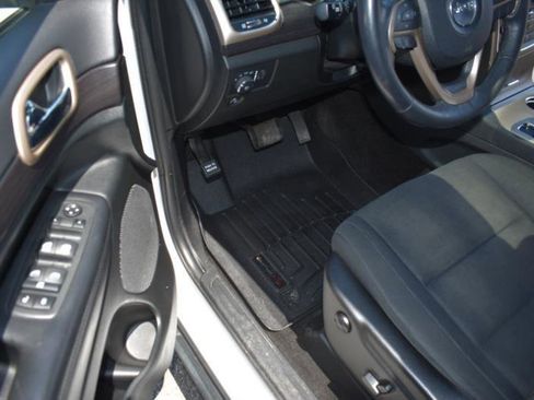 Used 2015 Jeep Grand Cherokee Laredo w/ Quick Order Package 23E AWD/4WD image 28