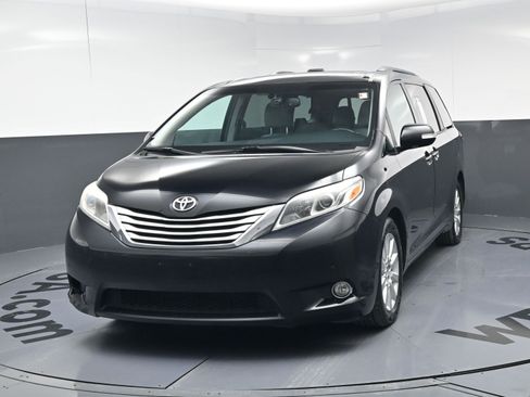 Used 2017 Toyota Sienna Limited Premium image 11