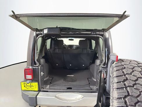 Used 2015 Jeep Wrangler Unlimited Sahara AWD/4WD image 21