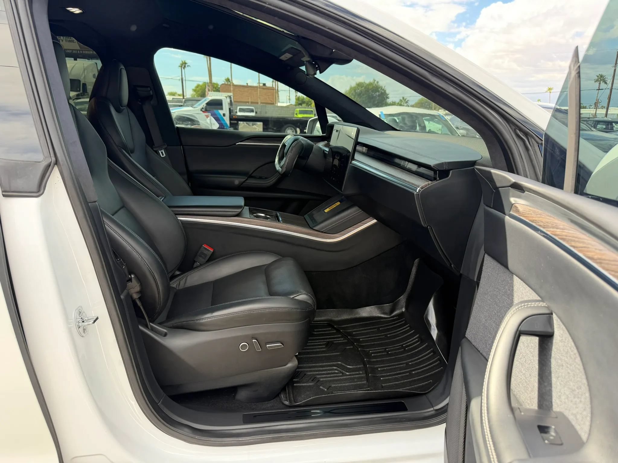 Used 2022 Tesla Model X AWD/4WD image 31