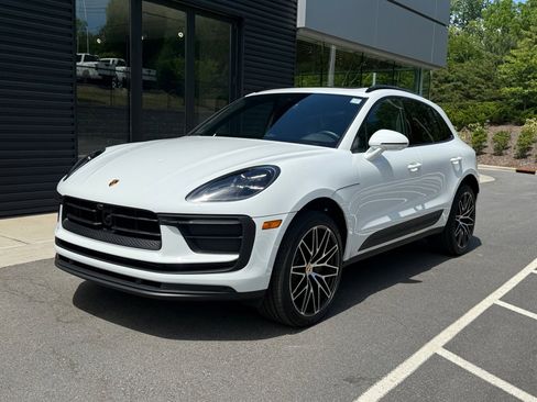 Certified 2026 Porsche Macan Turbo AWD/4WD image 1