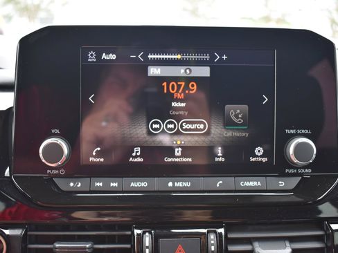 Used 2024 Nissan Pathfinder SV FWD image 37